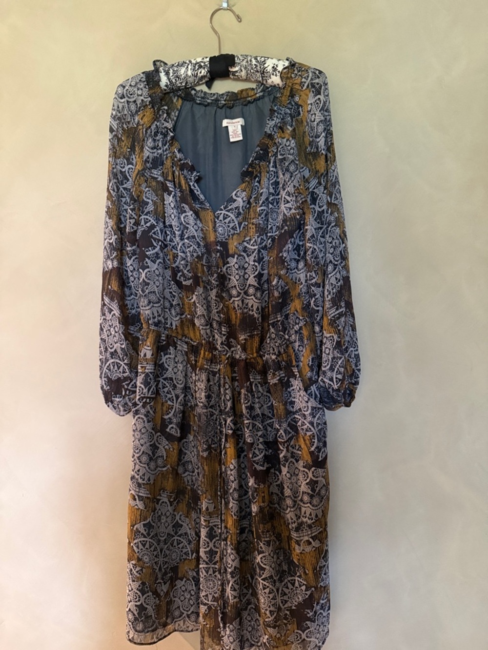 Sundance Black and Gold Patterned Long Sleeve Dress 100% silk size S